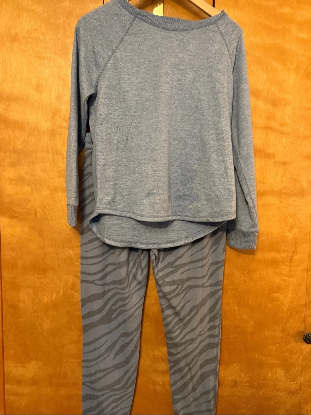 Live Love Lounge Blue Zebra Lounge/Pajama Set size small